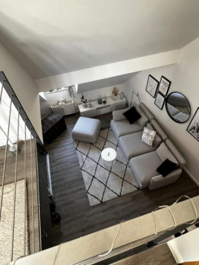 Moderne Galeriewohnung mit Balkon und Stellplatz am Wenigemarkt